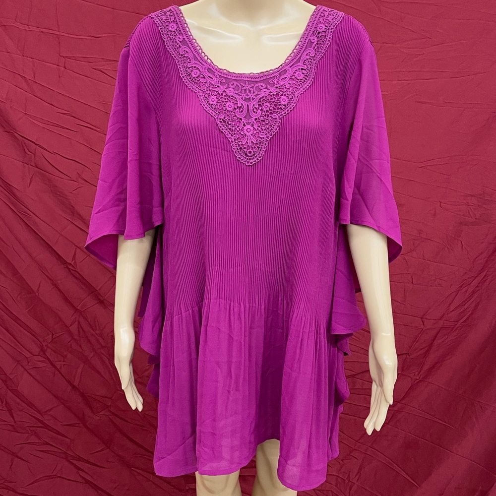 Purple embroidered/crocheted flounce top 1X  18/20